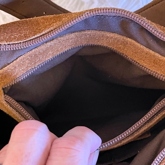 Like new MINNETONKA genuine leather fringe shoulder bag in cognac - Picture 15 of 15